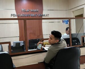 Seorang karyawan swasta yakni Al Akbar Rahmat Ramadhan (24), mendatangi Sentra Pelayanan Kepolisian terpadu (SPKT) Polda Sumatera Selatan (Sumsel). Warga Jalan Angkatan 66, Lorong Harapan, Kecamatan Kemuning, Kota Palembang ini, melaporkan kasus penipuan dan penggelapan oleh terlapor Agung. (foto : musinews.id/wr)