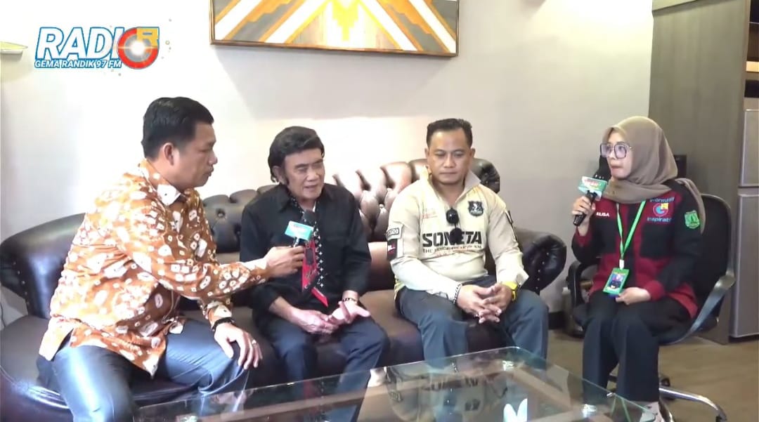 Sang Raja Dangdut H Rhoma Iram menyempatkan waktu untuk podcast di live ekslusif yang di siarkan secara langsung di youtube radio Gema Randik Muba, Sabtu (25/11/2023) pagi di Grand Hotel Ranggonang Sekayu.