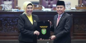 Pimpinan dan Anggota DPRD Sumsel menyampaikan aspirasi dari Masyarakat masing-masing Dapilnya pada Rapat Paripurna LXXVI (76) dengan agenda penyampaian laporan hasil Kegiatan Reses Pimpinan dan Anggota DPRD Sumatera Selatan. (foto : Humas DPRD Sumsel)