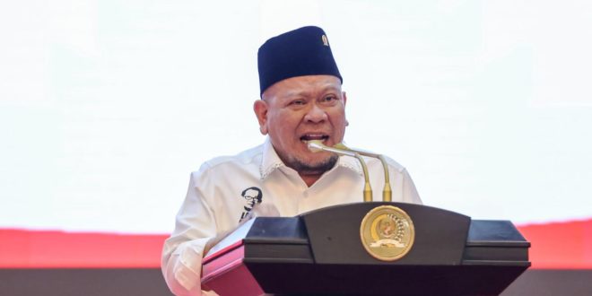 Ketua Dewan Perwakilan Daerah Republik Indonesia, LaNyalla Mahmud Mattalitti, memberikan closing statement Penyampaian Maklumat Dewan Presidium Konstitusi di Gedung Nusantara IV, Komplek MPR/DPR/DPD Senayan, Jakarta, pada hari Jumat tanggal 10 November 2023. (foto : dpd.go.id)