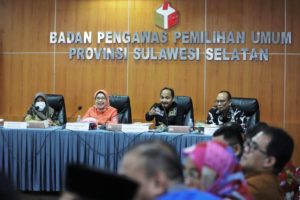 Komite I Dewan Perwakilan Daerah (DPD) Republik Indonesia menggelar Rapat Kerja dengan Badan Pengawas Pemilihan Umum (Bawaslu) Provinsi Sulawesi Selatan (Sulsel) dalam rangka Pengawasan atas Pelaksanaan Undang-Undang Nomor 7 Tahun 2017 tentang Pemilu, terkait Tahapan Persiapan Pemilu Serentak Tahun 2024 di Kantor Bawaslu Provinsi Sulawesi Selatan, pada hari Sabtu tanggal 11 November 2023. (foto : dpd.go.id)