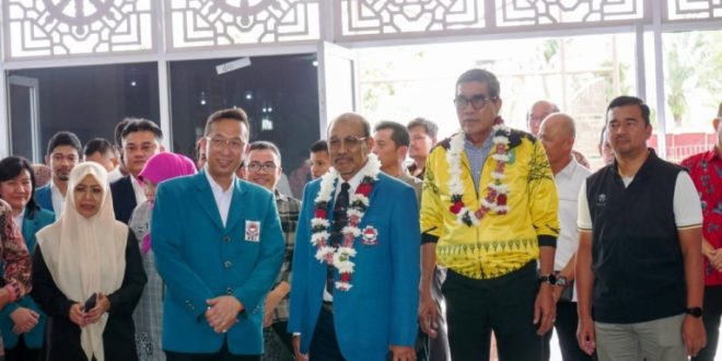 Wakil Ketua I Dewan Perwakilan Daerah (DPD) Republik Indonesia (RI), Nono Sampono, sekaligus Ketua Umum Kushin Ryu M Karate Do Indonesia (KKI), mengukuhkan Pengurus Kushin Ryu M Karate Do Indonesia (KKI) Provinsi Riau Periode 2023-2027, di Gedung Gedung Sekolah Dasar Dharma Loka di Jalan Soekarno Hatta, sekaligus Opening Ceremony Sirkuit Antar Dojo se Provinsi Riau, pada hari Sabtu tanggal 11 November 2023. (foto : dpd.go.id)