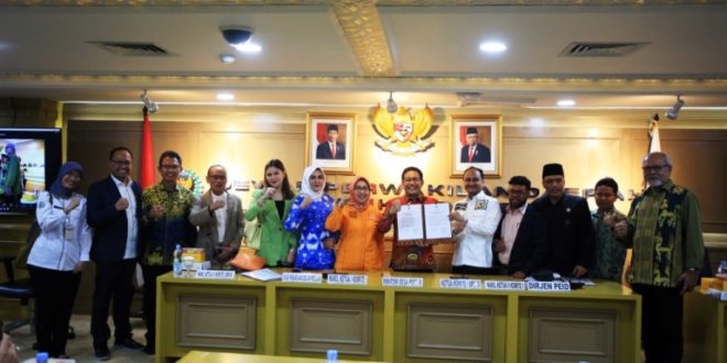 Ketua Komite I Dewan Perwakilan Daerah Republik Indonesia, Fachrul Razi, memimpin Rapat Kerja dengan Kementerian Desa Pembangunan Daerah Tertinggal dan Transmigrasi dengan agenda mendorong Revisi Undang-Undang Desa untuk segera disahkan, pada hari Senin tanggal 13 November 2023 di Gedung DPD RI Komplek Parlemen, Jakarta. (foto : dpd.go.id)