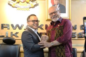 Anggota Dewan Perwakilan Daerah (DPD) Republik Indonesia (RI) dari Provinsi Nusa Tenggara Timur (NTT), Abraham Liyanto, meminta Menteri Pemberdayaan Aparatur Negara dan Reformasi Birokrasi (Menpanrb) Abdullah Azwar Anas agar para guru swasta yang lulus tes Pegawai Pemerintah dengan Perjanjian Kerja (P3K) bisa kembali mengajar di sekolah asalnya. (foto : dpd.go.id)