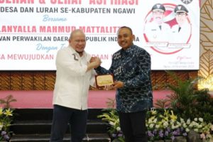 Ketua DPD RI, LaNyalla Mattalitti, menghadiri acara Sarasehan dan Serap Aspirasi Masyarakat Asosiasi Kepala Desa Kabupaten Ngawi dengan tema "Otonomi Desa untuk Mewujudkan Kesejahteraan Rakyat", di Pendopo Widya Graha Bupati Ngawi, Jumat tanggal 24 November 2023. (foto : dpd.go.id)