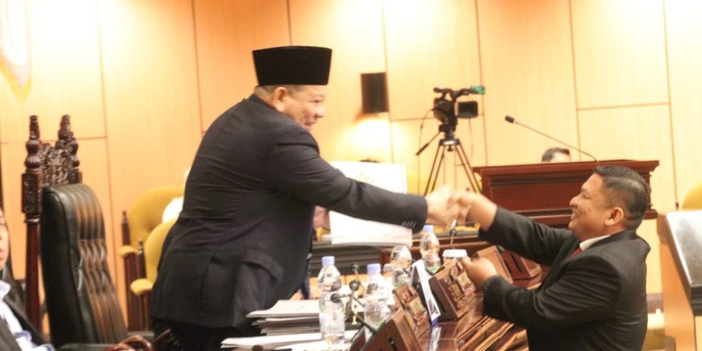 Anggota Dewan Perwakilan Daerah (DPD) Republik Indonesia (RI) yang juga Wakil Ketua Komite IV, Fernando Sinaga, menyampaikan laporan kegiatan reses di Daerah Pemilihan (Dapil), Provinsi Kalimantan Utara, di Sidang Paripurna DPD RI pada hari Rabu tanggal 3 Januari 2024 di Kompleks Parlemen, Jakarta Selatan. (foto : DPD RI)
