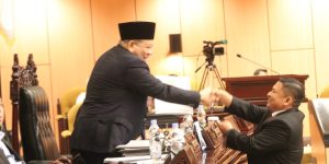 Anggota Dewan Perwakilan Daerah (DPD) Republik Indonesia (RI) yang juga Wakil Ketua Komite IV, Fernando Sinaga, menyampaikan laporan kegiatan reses di Daerah Pemilihan (Dapil), Provinsi Kalimantan Utara, di Sidang Paripurna DPD RI pada hari Rabu tanggal 3 Januari 2024 di Kompleks Parlemen, Jakarta Selatan. (foto : DPD RI)