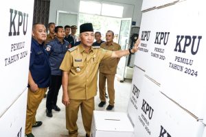 Mengecek Langsung Proses Pelipatan Surat Suara dan Gudang Penyimpanan KPU Muba