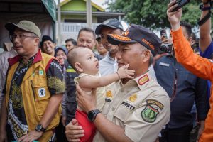 Duet Pj Gubernur A Fatoni dan Pj Bupati Apriyadi Salurkan Bantuan di Lais Muba