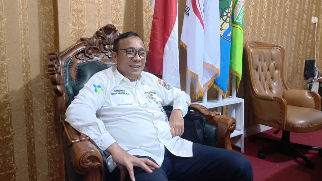 Kepala Dinas Kesehatan Kota Lubuklinggau, Erwin Armeidi, saat di wawancarai wartawan di ruang kerjanya, pada hari Rabu tanggal 24 Januari 2024. (foto : SMSI Sumsel)