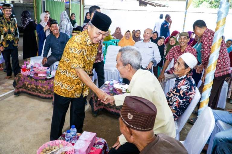 H. Apriyadi Mahmud bertemu dengan warga desa Macang Sakti, Kecamatan Sanga Desa, Kabupaten Musi Banyuasin, pada hari Rabu tanggal 31 Januari 2024. (foto : Musinews.id/Arianto)