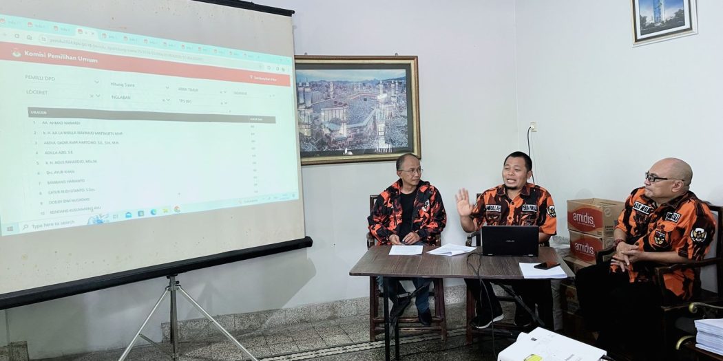 MPW Pemuda Pancasila Provinsi Sumatera Selatan menyampaikan dugaan Kecurangan sistemik dari Sistem Informasi Rekapitulasi (Sirekap) Komisi Pemilihan Umum (KPU) Republik Indonesia, pada hari Sabtu tanggal 17 Februari 2024 di Kantor MPW PP Jatim. (foto : Biro Pers, Media, dan Informasi LaNyalla)