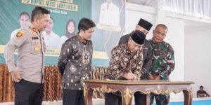 H. Apriyadi Mahmud melakukan Kunjungan Kerja (Kunker) ke Kecamatan Babat Toman dalam rangka Peresmian Gedung Serbaguna dan Pengukuhan Himpunan Mahasiswa Babat Toman (HIMABATOM) Masa Bakti 2023-2025 di Gedung Serbaguna Kelurahan Babat, Kecamatan Babat Toman, hari Kamis tanggal 1 Februari 2024. (foto : DinKominfo Muba)