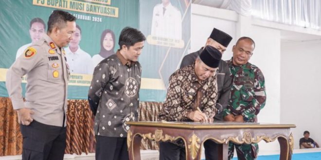 H. Apriyadi Mahmud melakukan Kunjungan Kerja (Kunker) ke Kecamatan Babat Toman dalam rangka Peresmian Gedung Serbaguna dan Pengukuhan Himpunan Mahasiswa Babat Toman (HIMABATOM) Masa Bakti 2023-2025 di Gedung Serbaguna Kelurahan Babat, Kecamatan Babat Toman, hari Kamis tanggal 1 Februari 2024. (foto : DinKominfo Muba)