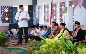 Pj. Sekretaris Daerah Kabupaten Musi Banyuasin, Musni Wijaya, memberikan kata sambutan pada acara memperingati Isra Mi’raj Nabi Muhammad SAW 1444 H, Pemerintah Kabupaten (Pemkab) Musi Banyuasin (Muba) menggelar Tabliqh akbar di Pendopoan Griya Bumi Serasan Sekate, Sekayu, hari Rabu tanggal 21 Februari 2024. (foto : Dinkominfo Muba)