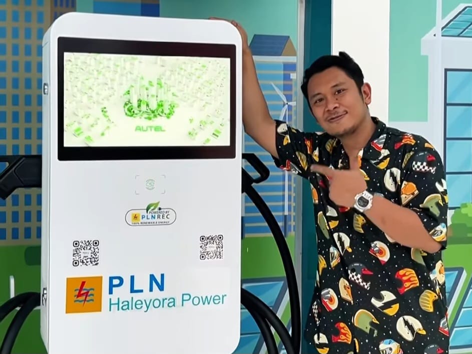 Booth PLN di Gelaran Indonesia Internasional Motor Show (IIMS) Tahun 2024 yang berlangsung sejak 15-25 Februari di JIEXPO Kemayoran, Jakarta. (foto : Dokumentasi PT. PLN)