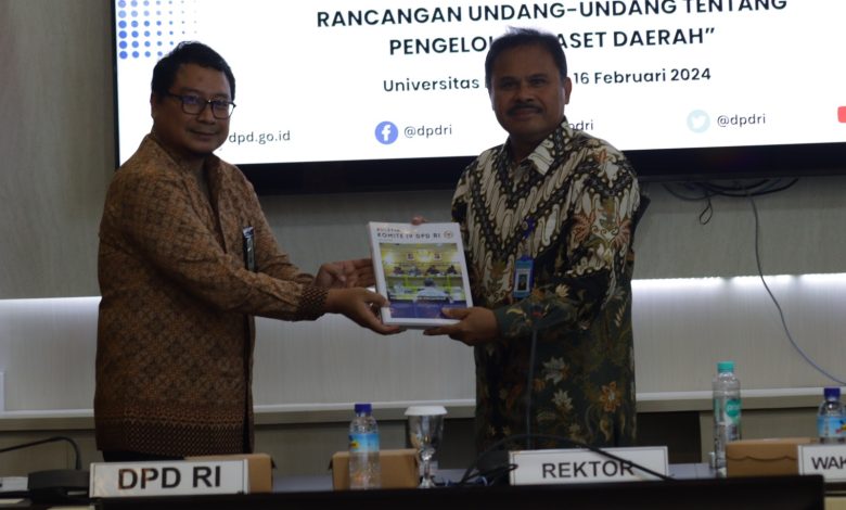 Komite IV Dewan Perwakilan Daerah (DPD) Republik Indonesia melaksanakan studi empirik dalam rangka penyusunan Naskah Akademik Rancangan Undang-Undang (RUU) tentang Pengelolaan Aset Daerah di Universitas Mataram, Nusa Tenggara Barat (NTB), pada hari Jumat tanggal 16 Februari 2024. (foto : DPD RI)