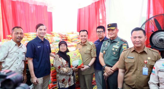 Pj Gubernur Sumsel Agus Fatoni melaunching Gerakan Pasar Murah Serentak Sumsel (GPMSS) di Kantor BPS Sumsel, Palembang, Sumatera Selatan, Kamis (1/2/24).