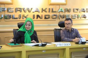 Wakil Ketua BULD, Eni Sumarni, bersama Ketua BULD, Stevanus BAN Liow, ketika membuka rapat bersama pakar kebijakan pajak dan otonomi daerah, di Gedung DPD RI, Komplek Parlemen Senayan Jakarta, hari Rabu tanggal 20 Maret 2024.