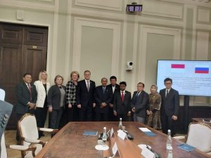 Wakil Ketua Dewan Perwakilan Daerah (DPD) Republik Indonesia (RI), Nono Sampono, dan rombongan, melakukan pertemuan dengan Wakil Ketua Majelis Federal Rusia, Konstantin Kosachev