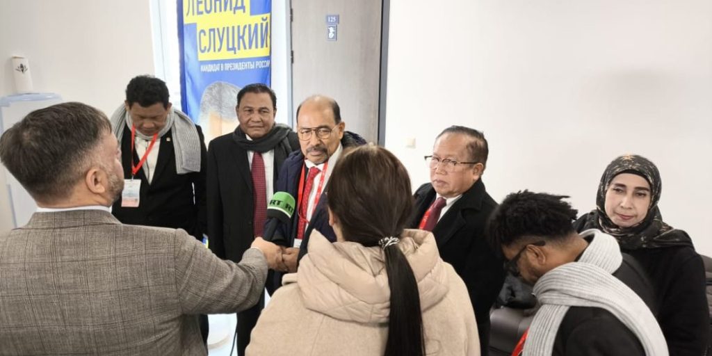 Keterangan foto: Wakil Ketua DPD RI Nono Sampono ketika memberikan keterangan pers kepada Russia Today di Posko Pemenangan Capres Partai Liberal Demokratik Rusia, Leonid Slutsky (17/3).