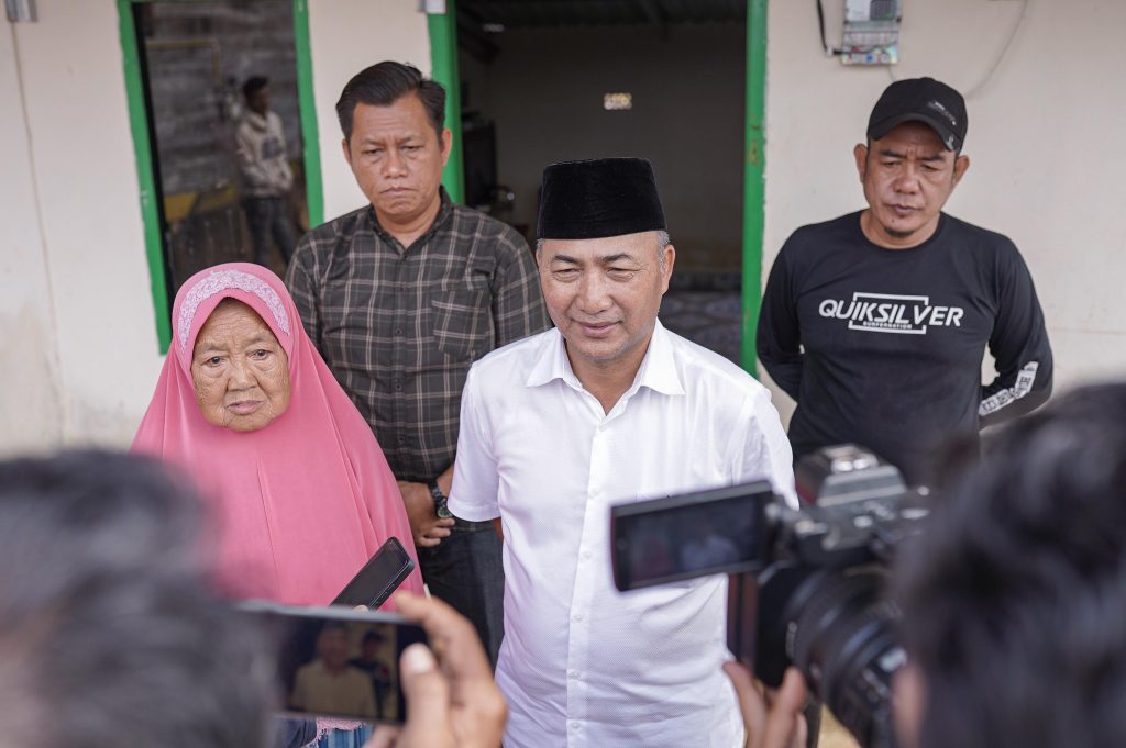 Mengenai THR pegawai TKK/Honorer memang tidak wajib dianggarkan tetapi di Muba sudah kita alokasikan dananya jadi kawan kawan kita pegawai honorer ini juga tetap mendapatkan THR, Jumlah nya sama dan sesuai dengan Tahun Kemaren ungkap Pj Bupati Apriyadi Mahmud, Sabtu (23/3/2024).
