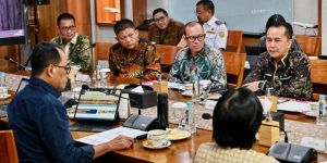 Pj. Gubernur Provinsi Sumatera Selatan, Agus Fatoni, melakukan audiensi dengan Menteri Perhubungan Republik Indonesia, Budi Karya Sumadi, di Kantor Kementerian Perhubungan Republik Indonesia, Jakarta, hari Selasa tanggal 5 Maret 2024. (foto : Humas Pemprov Sumsel)