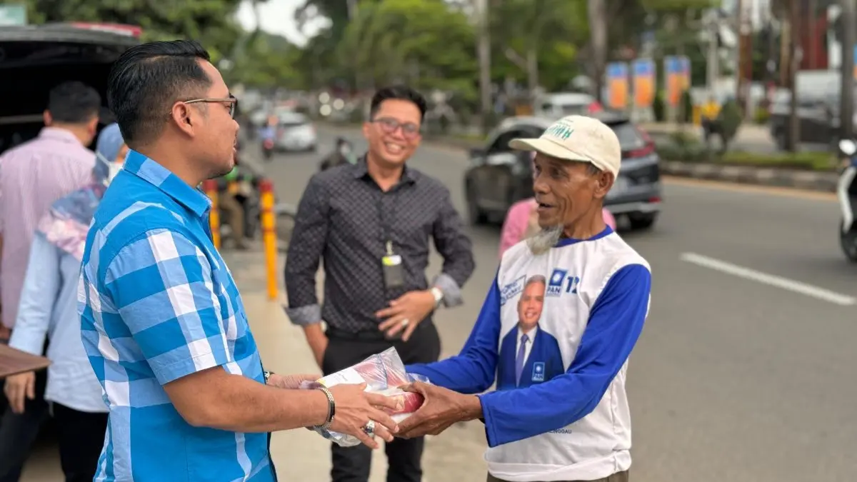Jajaran karyawan Badan Penyelenggara Jaminan Sosial (BPJS) Ketenagakerjaan Kantor Wilayah (Kanwil) Sumatera Bagian Selatan (Sumbagsel) mengisi momentum Bulan Suci Ramadhan dengan aksi kepedulian sosial. (MUSINEWS.ID/CPG)