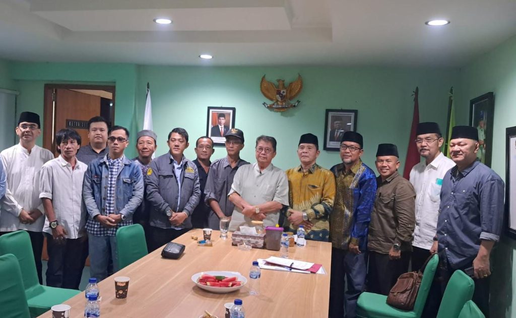 Ketua Forum Komunikasi Daerah Percepatan Pembentukan Daerah Otonomi Baru se Provinsi Sumatera Selatan, H. Syahrial Oesman, bersama sejumlah Presidium di Sekretariat Palembang Golf Club, hari Senin tanggal 1 April 2024