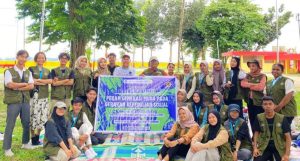 Mahasiswa yang tergabung dalam Pertukaran Mahasiswa Merdeka (PMM) 4 Batch 4 Universitas Sriwijaya (UNSRI) Kelompok Segentar Alam, mengelar diskusi dengan topik Peran Pemuda dan Gerakan Sosial di Pulau Kemaro, Palembang, pada tanggal 20-21 April 2024.