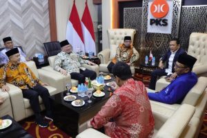 Ketua Dewan Perwakilan Daerah (DPD) Republik Indonesia (RI), LaNyalla Mahmud Mattalitti, menghadiri Halal Bihalal dan Tasyakuran Milad ke 22 Tahun Partai Keadilan Sejahtera (PKS), di Kantor Pusat PKS, Jakarta Selatan, hari Sabtu tanggal 27 April 2024.