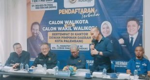 Yudha Pratomo Mahyuddin, memberikan kata sambutan saat mengembalikan berkas pendaftaran bakal calon wali kota Palembang di Partai NasDem (Oyong Hairudin)