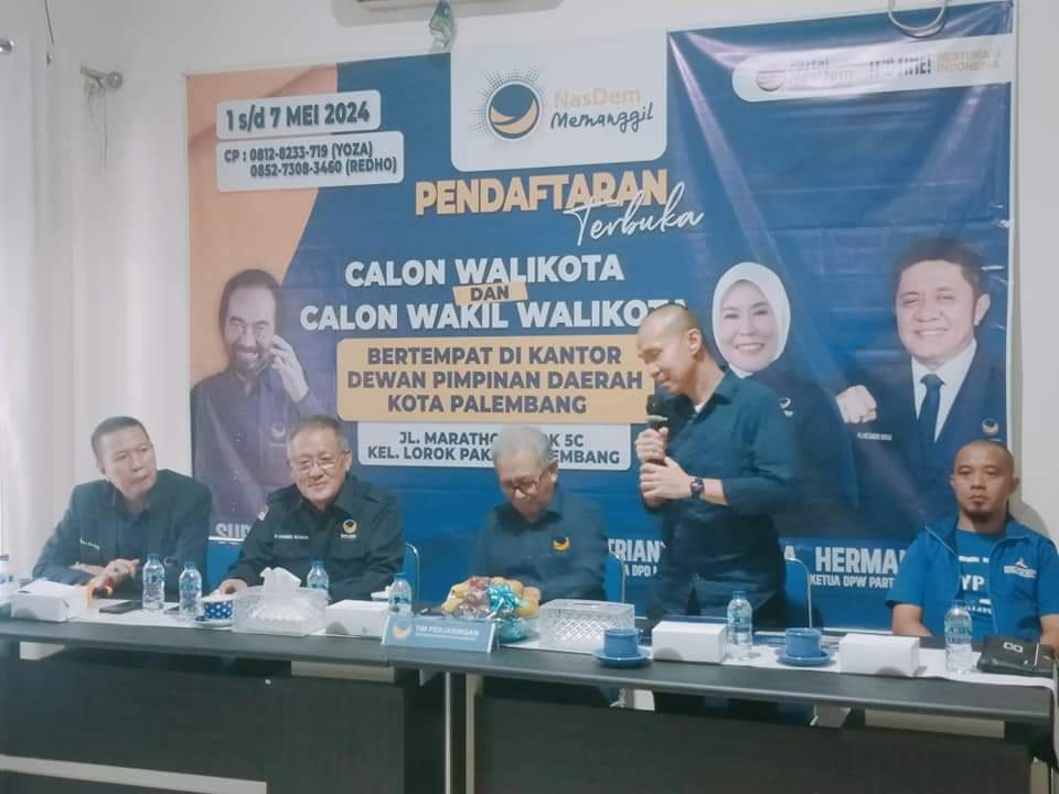 Yudha Pratomo Mahyuddin, memberikan kata sambutan saat mengembalikan berkas pendaftaran bakal calon wali kota Palembang di Partai NasDem (Oyong Hairudin)