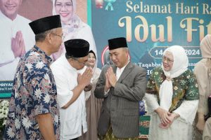 Puluhan jajanan gerobak UMKM berjejer rapi di halaman Rumah Dinas (Rumdin) Bupati Muba usai Salat Id berjamaah, Rabu (10/4/2024).