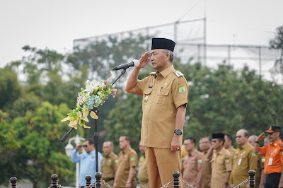 Pemerintah Kabupaten Musi Banyusain (Muba) gelar Apel Bersama dan Halal Bihalal bersama seluruh Jajaran ASN, Honorer dan Tenaga Kontrak di Lingkungan Pemkab Muba, bertempat di Halaman Pendopoan Griya Bumi Serasan Sekate, Selasa (16/4/2024).