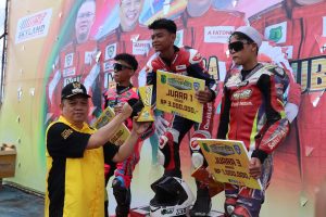 Gelaran Kejuaraan Nasional Motoprix Region Sumatera Seri 1 2024 resmi dimulai dan dilepas secara langsung oleh Pj Bupati Muba H Sandi Fahlepi di Skyland Internasional Circuit Sekayu, Kabupaten Musi Banyuasin, Minggu (5/5/2024).