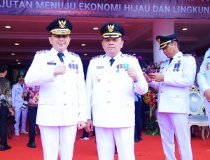 Ratusan kepala daerah se Indonesia menghadiri upacara pada peringatan Hari Otonomi Daerah (Otodap) XXVIII yang digelar di Balai Kota Surabaya, Kamis (25/4/2024).