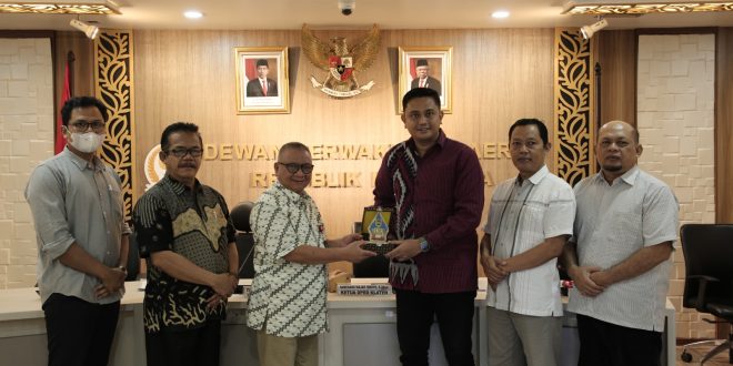 Biro Protokol Humas dan Media (PHM) Sekretariat Jenderal (Setjen) Dewan Perwakilan Daerah (DPD) Republik Indonesia menerima kunjungan dari Dewan Perwakilan Rakyat Daerah (DPRD) Kabupaten Klaten, pada hari Jum’at tanggal 3 Mei 2024 di Gedung DPD Republik Indonesia, Jakarta.