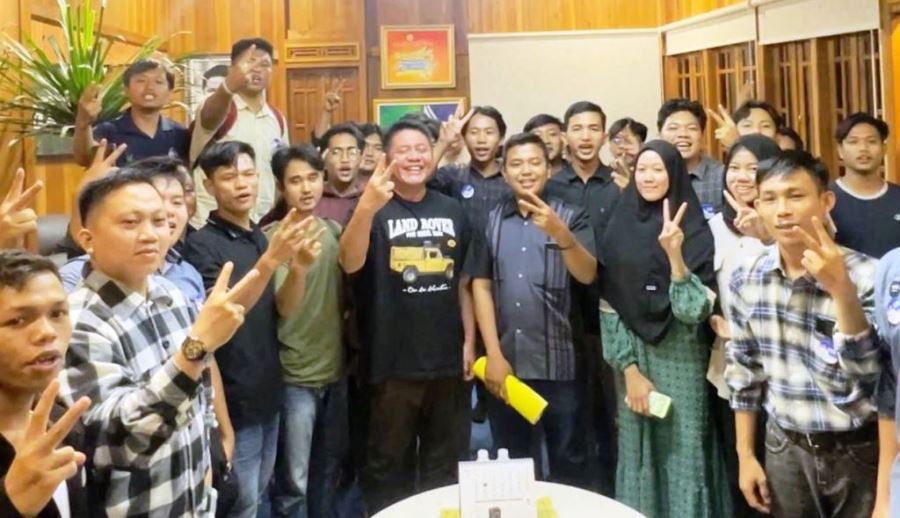 Ratusan Pemuda dan mahasiswa yang tergabung dalam Barisan Pemuda Pendukung Herman Deru (BP2HD), menyatakan dukungannya terhadap Calon Gubernur (Cagub) Provinsi Sumatera Selatan (Sumsel), Herman Deru.