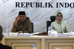 Wakil Ketua Badan Akuntanbilitas Publik Dewan Perwakilan Daerah Republik Indonesia, Bambang Santoso dan Evi Apita Maya, saat menerima perwakilan dari Perkumpulan Pensiunan Pekerja Badan Usaha Milik Negara dan Koperasi TKBM Teluk Lalong Luwuk