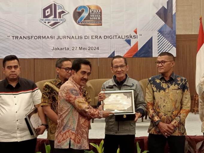 Staf Khusus Menteri Komunikasi dan Informatika Republik Indonesia, Prof. Widodo Muktiyo, menghadiri Peringhatan Hari Ulang Tahun ke 2 Pro Jurnalismedia Siber, hari Senin tanggal 27 Mei 2024.