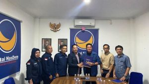 Bakal Calon Gubernur Provinsi Sumatera Selatan, Herman Deru, mengambil formulir pendaftaran di DPW Partai NasDem Sumsel