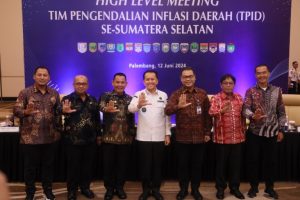 Rapat Koordinasi High Level Meeting (HLM) Tim Pengendalian Inflasi (TPID) Prov. Sumsel Bersama Bupati/Walikota Se-Sumsel dalam rangka menghadapi perayaan Hari Raya Idul Adha dan Libus Sekolah yang dilaksanakan di Whyndam OPI Hotel Palembang (Rabu, 12/6/2024)