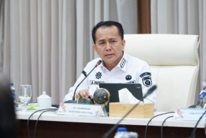 Menghadiri paparan Grup dalam rangka Pelaksanaan CNN Indonesia Award Tahun 2024 bertempat di Ruang Rapat Griya Agung Palembang, Rabu, (12/6/2024).