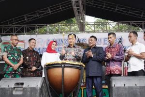 Pj. Gubernur Sumsel, Agus Fatoni, menghadiri kegiatan Hari Pers Nasional (HPN) yang digelar Persatuan Wartawan Indonesia (PWI) Sumsel, di Museum Sultan Mahmud Badaruddin II, Palembang, hari Sabtu tanggal 1 Juni 2024.