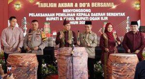 Ketua Komisi Pemilihan Umum (KPU) Provinsi Sumatera Selatan (Sumsel), Andika Pranata Jaya, menghadiri tabligh akbar dan do’a bersama dalam rangka menyongsong pelaksanaan Pemilihan Kepala Daerah (Pilkada) serentak dan Pemilihan Bupati dan Wakil Bupati Kabupaten Ogan Ilir tahun 2024 di Halaman Kantor KPU Ogan Ilir, hari Selasa tanggal 4 Juni 2024.