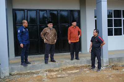 Drs H Apriyadi Mahmud MSi diwakili oleh Asisten Bidang Pemerintahan dan Kesejahteraan Rakyat Sekretariat Daerah Kabupaten Muba H Yudi Herzandi SH MH melakukan peninjauan kesiapan lokasi pelaksanaan MTQ ke-30 Tingkat Provinsi Sumatera Selatan Tahun 2024, di Kota Sekayu, Jumat (8/3/2024).