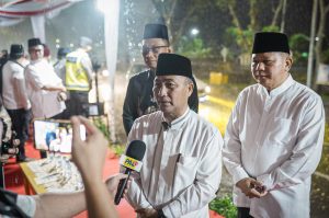 Ribuan warga masyarakat Muba tampak antusias dan semarak mengikuti rangkaian pawai takbir menyambut perayaan Idul Fitri 1445 H, Selasa (9/4/2024) malam di Jalan Depan Rumah Dinas Bupati Musi Banyuasin.