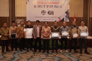 Penyerahan PJS Award 2024 diserahkan oleh Menteri Kominfo diwakili Staf Ahli Kemeninfo Prof. DR. Widodo, Senin (27/05/2024) di hotel Acacia Jakarta.