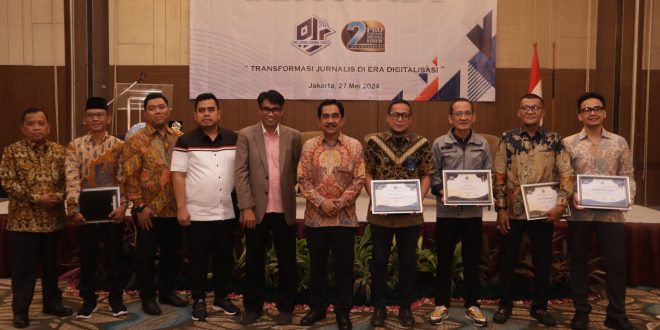 Penyerahan PJS Award 2024 diserahkan oleh Menteri Kominfo diwakili Staf Ahli Kemeninfo Prof. DR. Widodo, Senin (27/05/2024) di hotel Acacia Jakarta.